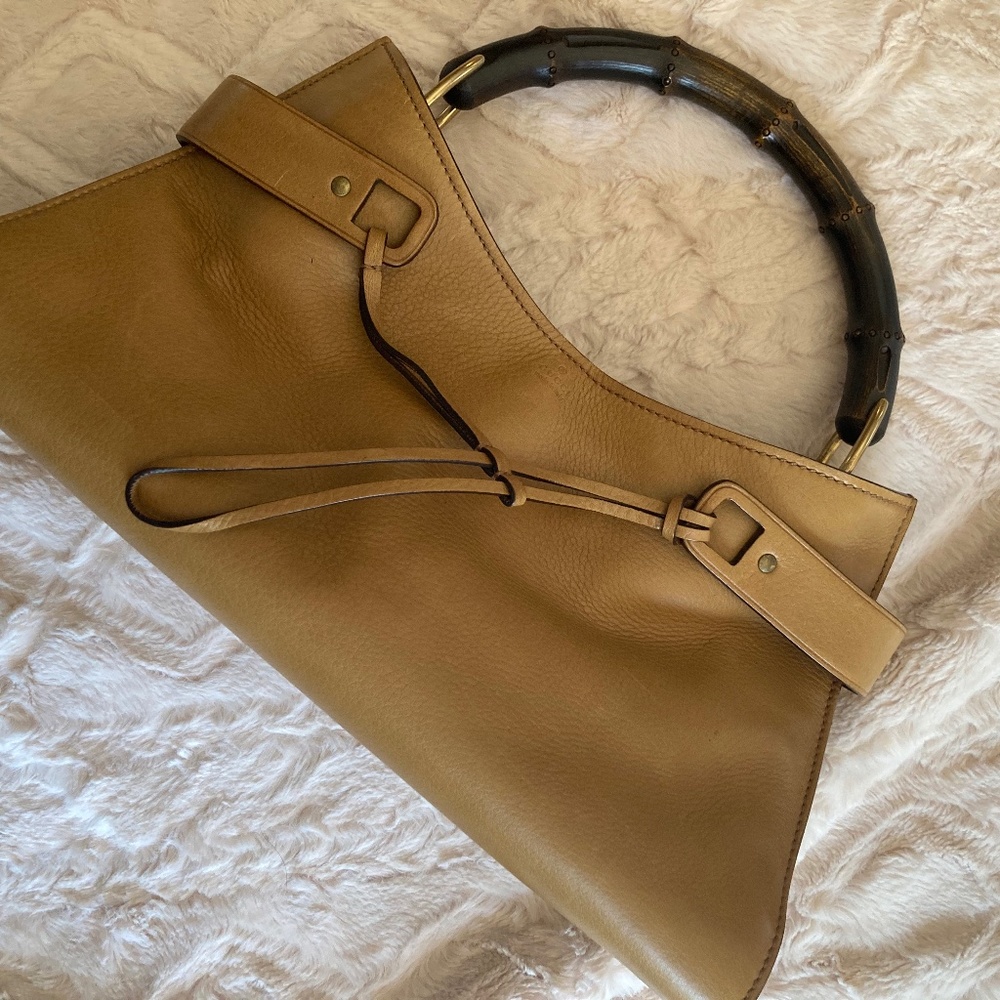 Gucci tan leather shoulder bag with bamboo strap